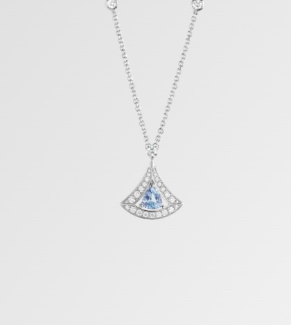 And baby Ningning is also wearing a new Bvlgari necklace🤭