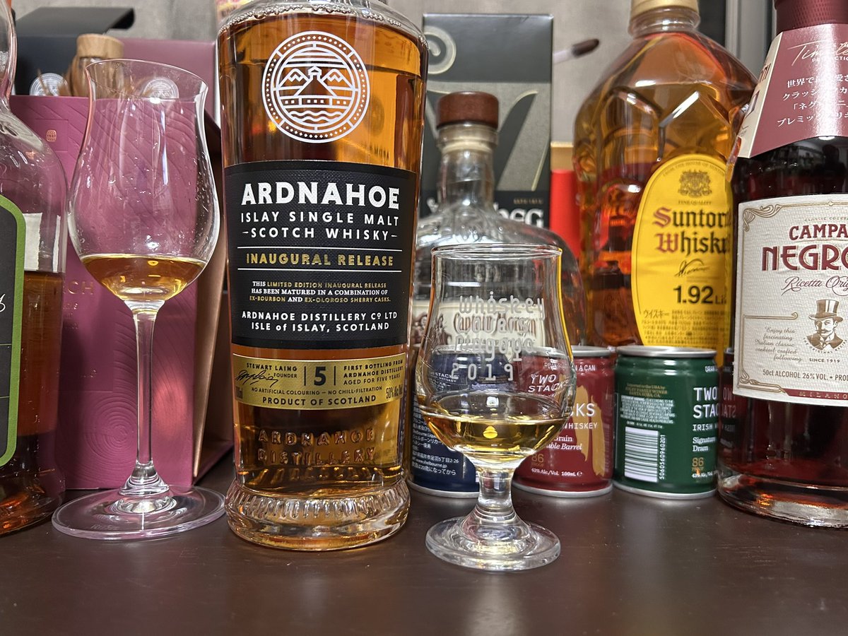 ettonica's tweet photo. アードナッホー　アイラ島の蒸留所なのに、柔らかなピートで味はクリーミー
ファースト
セカンド
サード
この時はサードが一番美味しかった。
6年シングルカスクは、我らがウイスキー担当からお墨付きもらってるボトルNo.002✨
明日のイベントで飲めないかなぁ。。。 https://t.co/oTVMoM47Iv