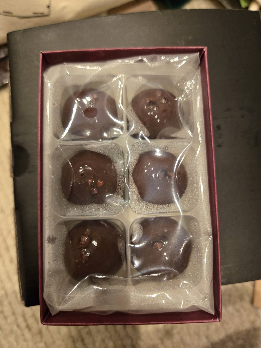 여월님(<a href="/februarytea/">如月여월</a> )덕에 알게된 우바타마. 이번에 단데리온 쵸코와 콜라보로 나온 제품이 너무나 쟁여두고 싶어지는  맛인 것이다!!!!