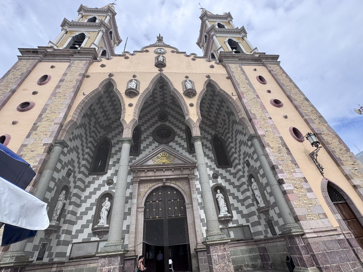 Mazatlán, Oscar the cab driver, you were a thing! Also, readables at the links in my bio or a.co/d/0e9GDtCX #travelphotography #author #writing #mexico #cruising