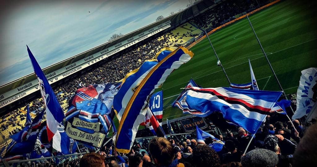 PazzoPazzoni's tweet photo. Ovunque sarai... Ovunque sarò...
💙🤍❤️🖤🤍💙
#sololasampdoria #soloperlamaglia #gradinatasud #comemiopapà #intrasfertaconlasamp https://t.co/ca4Xy9Gq5W