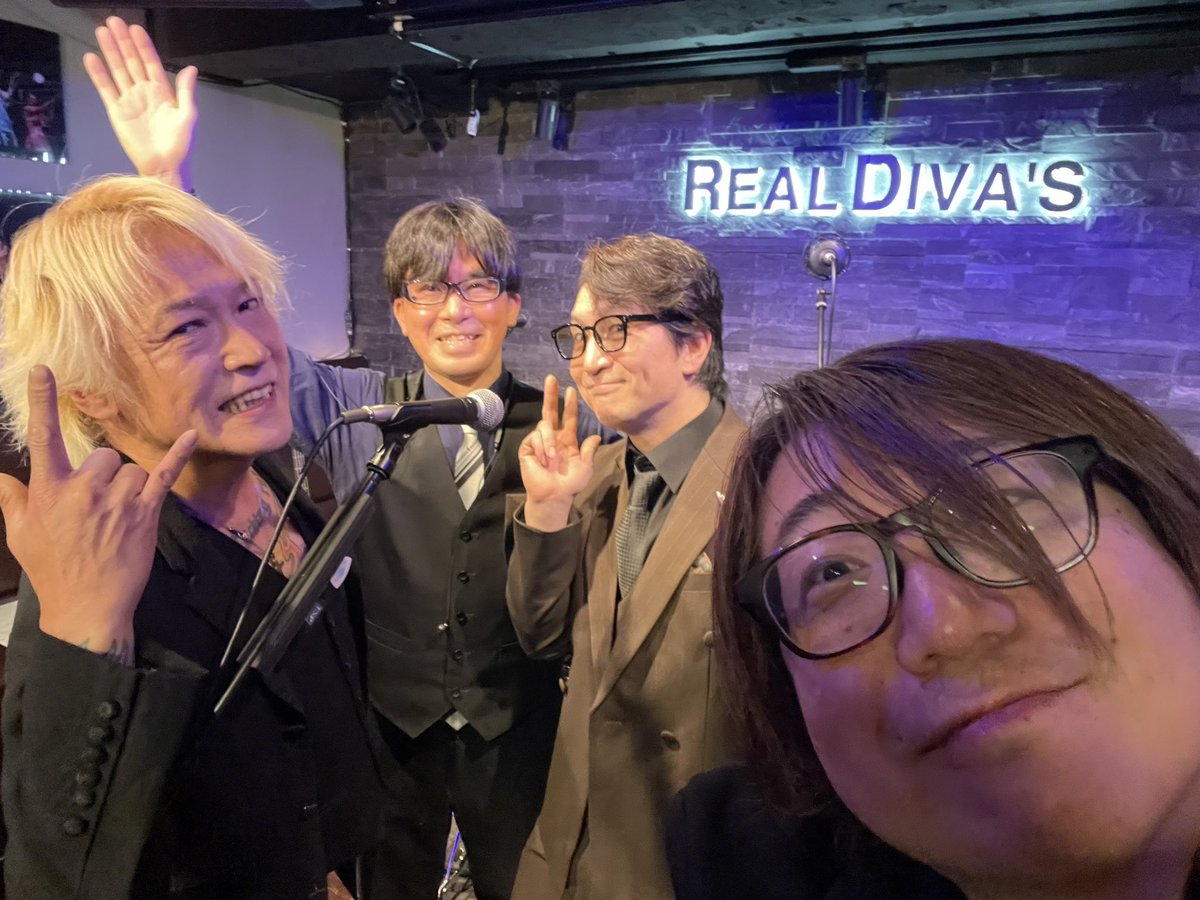 suzukitakahiko's tweet photo. 六本木REAL DIVA'Sでの月光パラノイア ONEMAN SHOW、2026年最初のライブでした！本当に今日もよく笑いまして、良い兄貴たちとバンドやれて幸せです。
そして来月！６周年のフェスやります！
「月光パラノイア 6th ANNIVERSARY PARANOIA FES vol.1」
3/14(土)18:00
中目黒 SPARK JOY
来てねーーー！！！ https://t.co/FLMZhlzelB