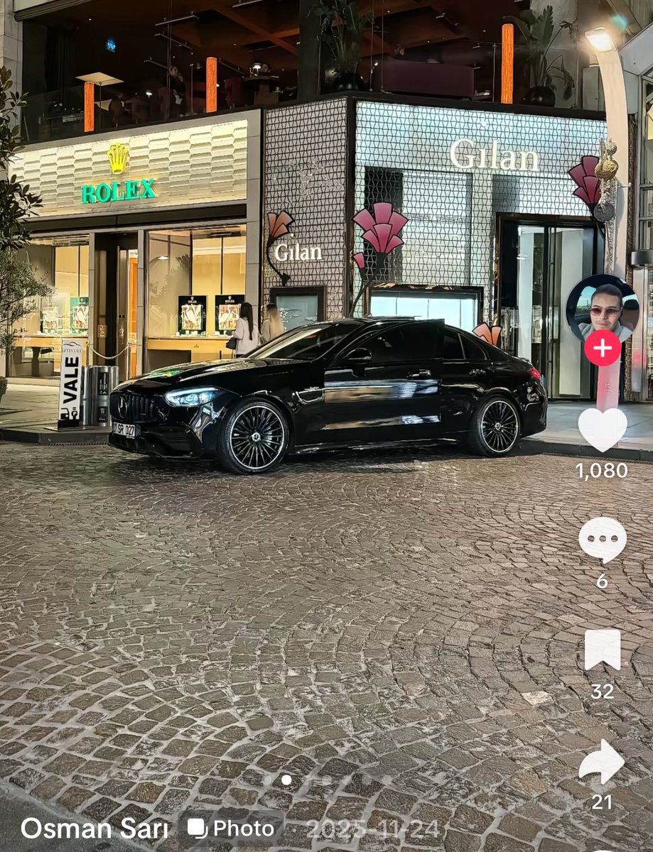 Lüks araçlarla şatafatlı yaşamıyla yoluna aynen devam ediyor ezgi yiğit 17 yaşında hayattan koparıldı. Osman sarı bugün bu kadar rahat rahat dolaşıyorsa AKP sayesinde. Babası oğlunun sırtını sıvazlayıp oğlum merak etme arkanda ben varım sana bir şey olmaz dedi. Babası dediğini