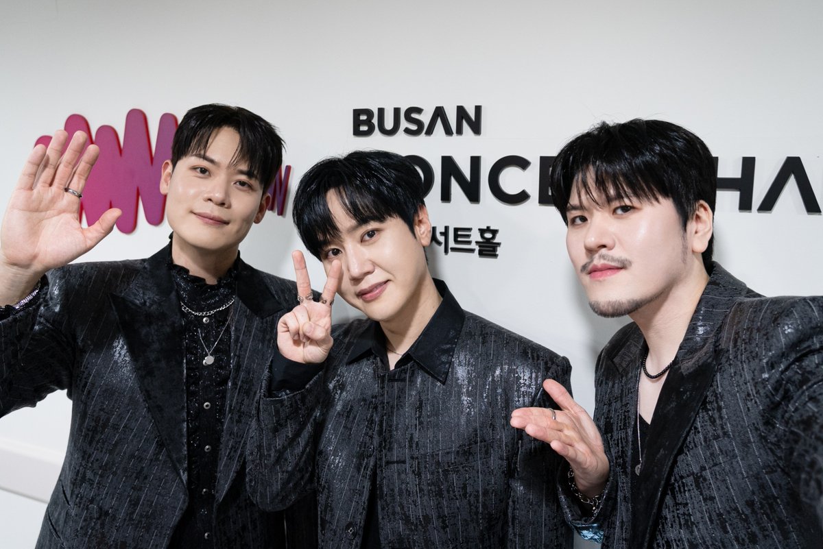 LA POEM SYMPHONY : ALIVE in Busan
Day1️⃣

짱포엠 부산 상륙😻

부산포엠 왜 이렇게 이뻐..💦
근데 성대 차력쇼 무슨 일이야..💦

오늘 하루 라포엠과 함께
웃고 울어주신 모든 관객분들
진심으로 감사드립니다💖

우리는 내일 또 만나요👐

#LAPOEM #라포엠
#LAPOEMSYMPHONY #ALIVE
#유채훈 #최성훈