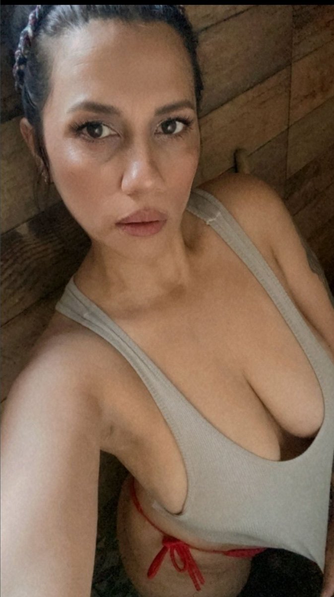 LolaruzoX's tweet photo. Hola 😘👋🏽 https://t.co/qz3oZHn1CP