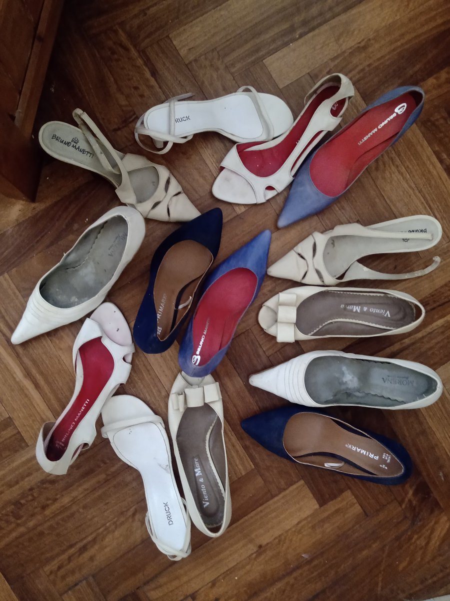 florencianallim's tweet photo. Cuándo alguien me diga que tiene una decisión difícil que tomar, le voy a recordar que hay pocas decisiones más difíciles que las de una mujer eligiendo zapatos para una fiesta.

#shoes https://t.co/NwyAzcdy5s