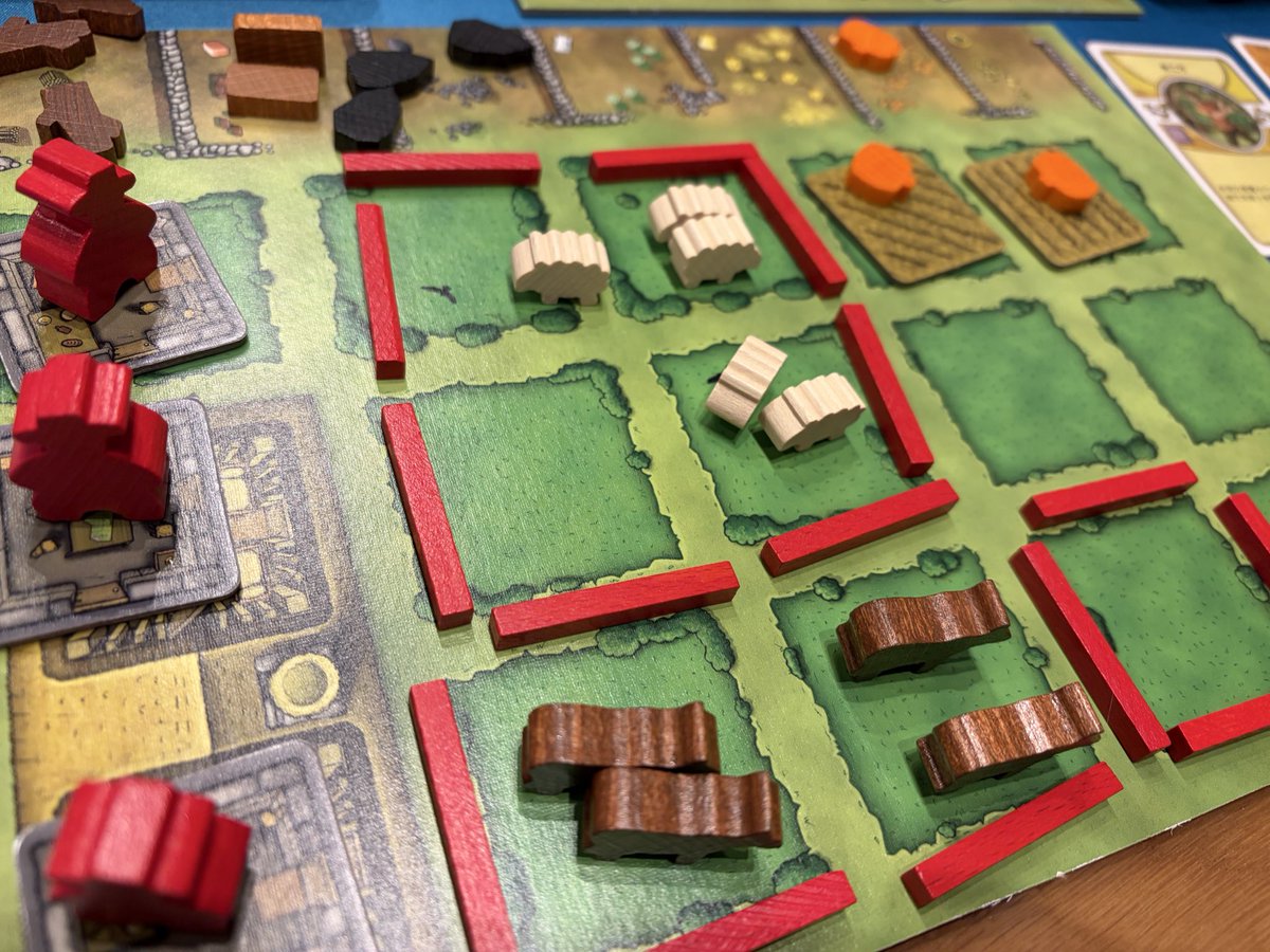 ディアシュピール閉店の思い出に買ったアグリコラを開封＆プレイ
小1の娘が普通に遊べてたし下手したら妻より理解度高いのはビビった
インストに精一杯で自分だけ物乞い祭りになったのはご愛嬌