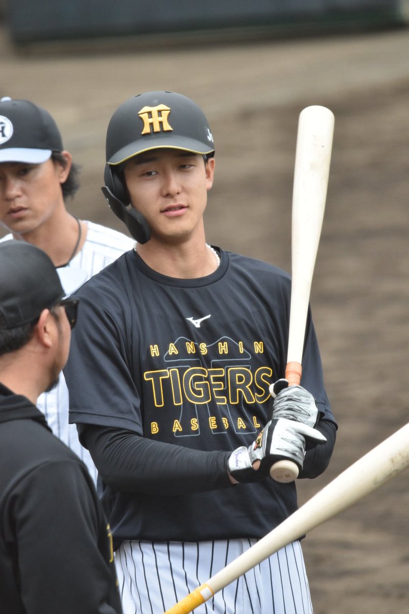 今シーズンも素敵な一年になりますように🌟 #小幡竜平