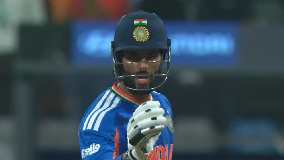 mufaddal_vohra's tweet photo. Tilak Varma dismissed for 25 in 16 balls. https://t.co/U4eoOG5U2f