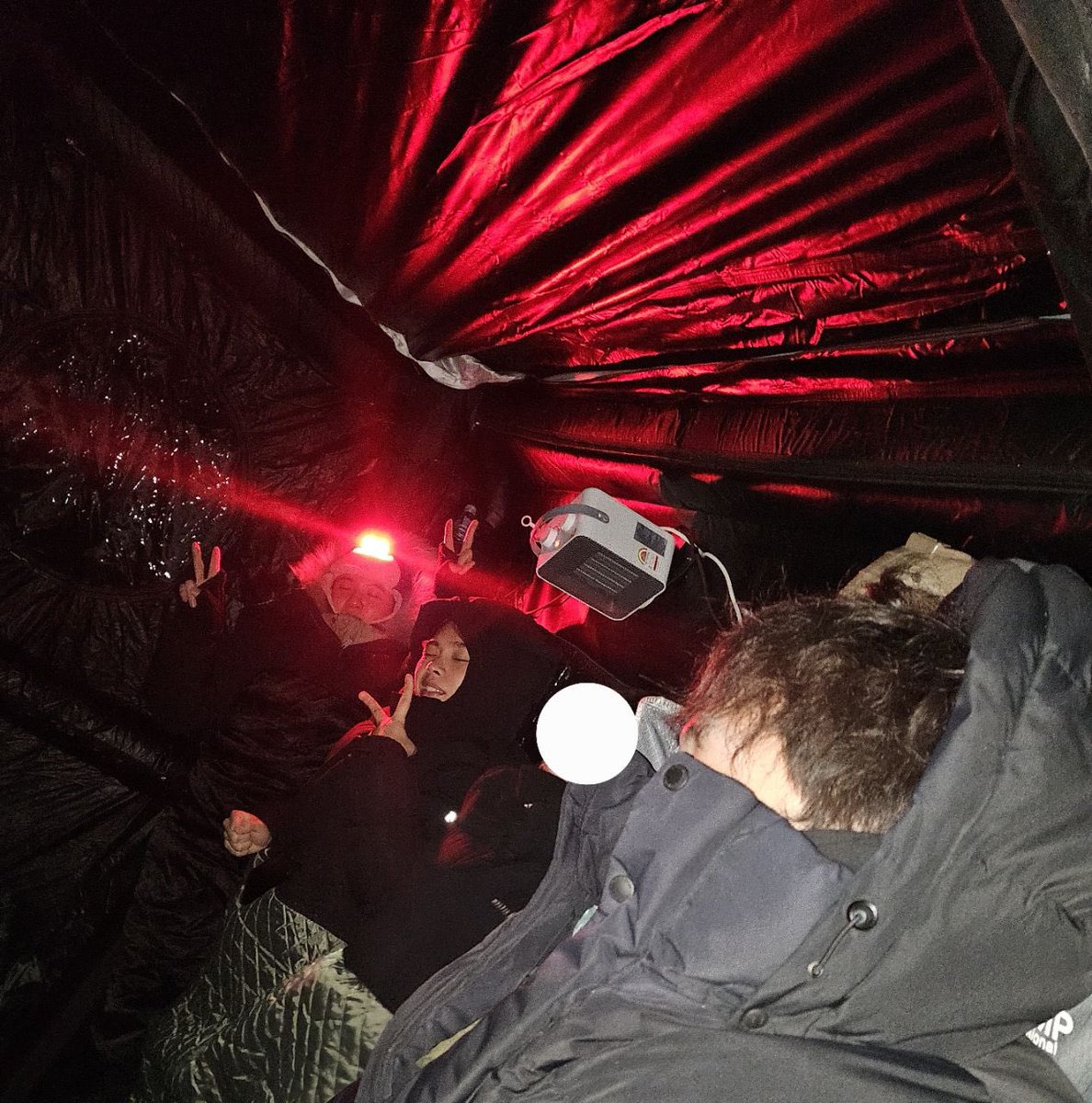 아니 잠시만 저기 있는 저 빨간 레이저 설마 광일이야?