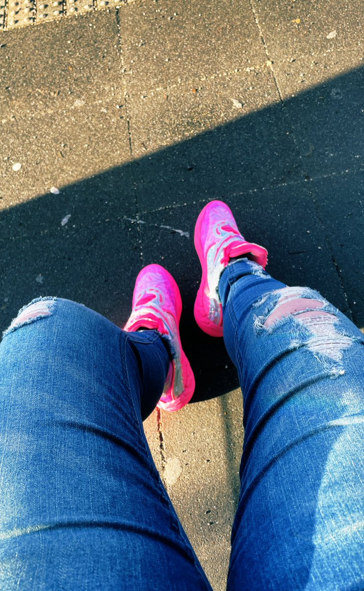 Nachttreue's tweet image. Der eine Bus kam zu früh, der nächste hat natürlich Verspätung. 🚏

Man kennt's. 🤷🏼‍♀️😮‍💨

#Waiting #Mood