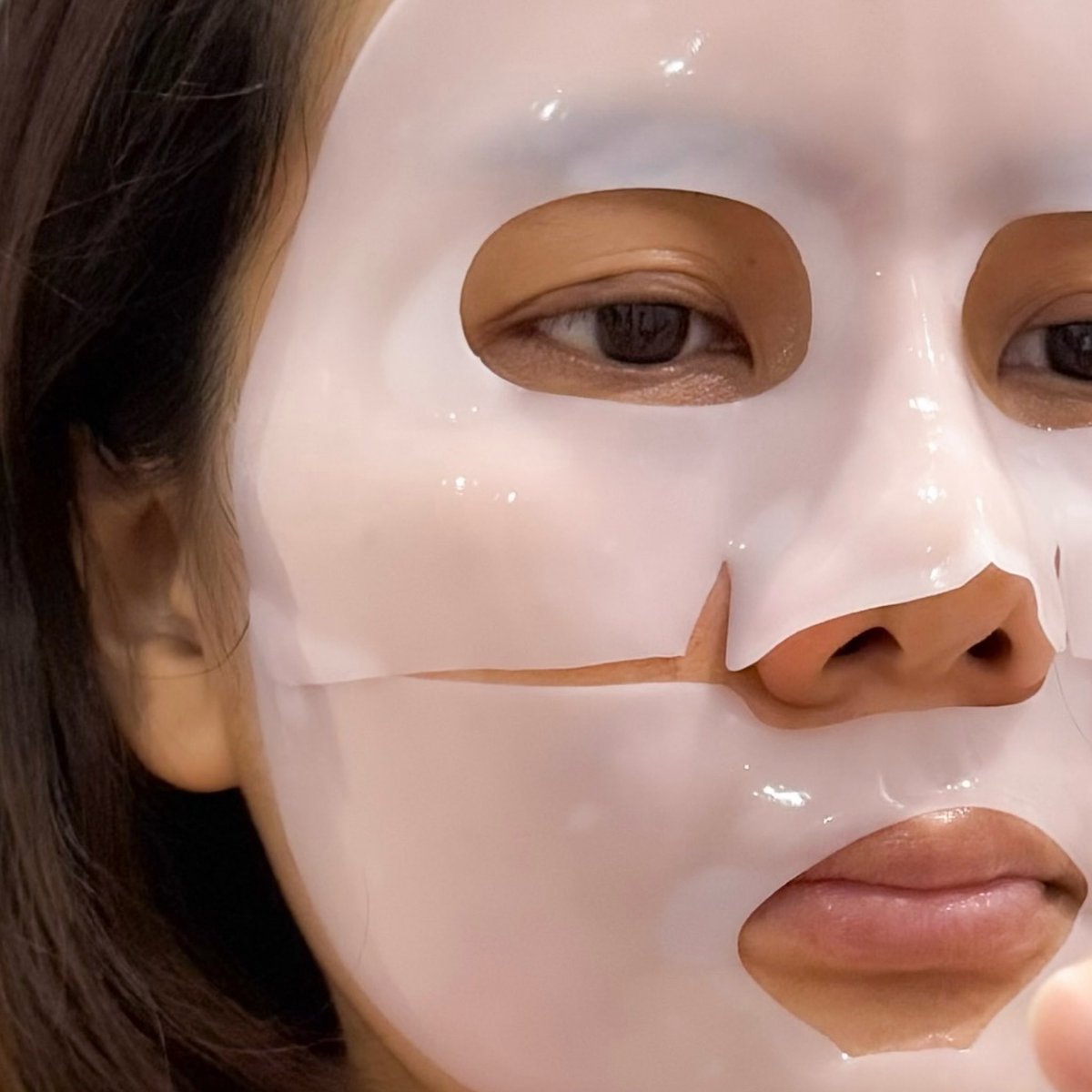 ชอบมาสก์น้อนชมพู Round Lab อันนี้!!
แผ่นเจลนุ่ม ๆ แนบผิวดีมาก ไม่ไหล ไม่ย้วย 
มาสก์แล้วสบายหน้า ช่วยเติมคอลลาเจน ให้ผิวดูอิ่มฟู นุ่มเด้งขึ้นหลังใช้
ยิ่งวันไหนผิวล้า ๆ อยากกู้ผิวเร่งด่วน มาสก์แล้วไปนอนได้เลย