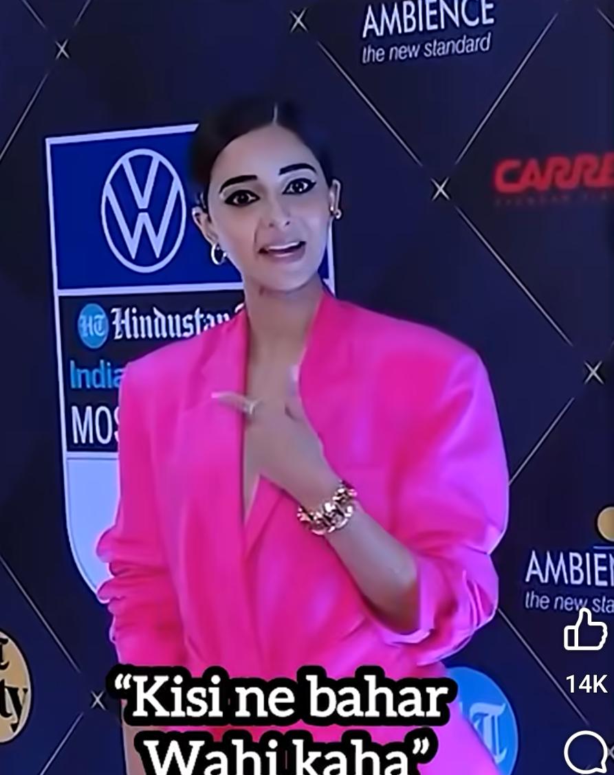 बॉलीवुड एक्ट्रेस अनन्या पांडे की पेपराजी ने की फजीहत 😂

 बॉलीवुड की प्रसिद्ध अभिनेत्री अनन्या पांडे मीडिया के सामने फोटो के लिए गई और उनके हाथ में बाल्टी जैसा पर्स था।

ये देखकर एक पत्रकार ने पूछ लिया कि मेंम बाल्टी लेकर क्यों घूम रही हो ,ये सुनकर अनन्या वहां से तुरंत चली गई।