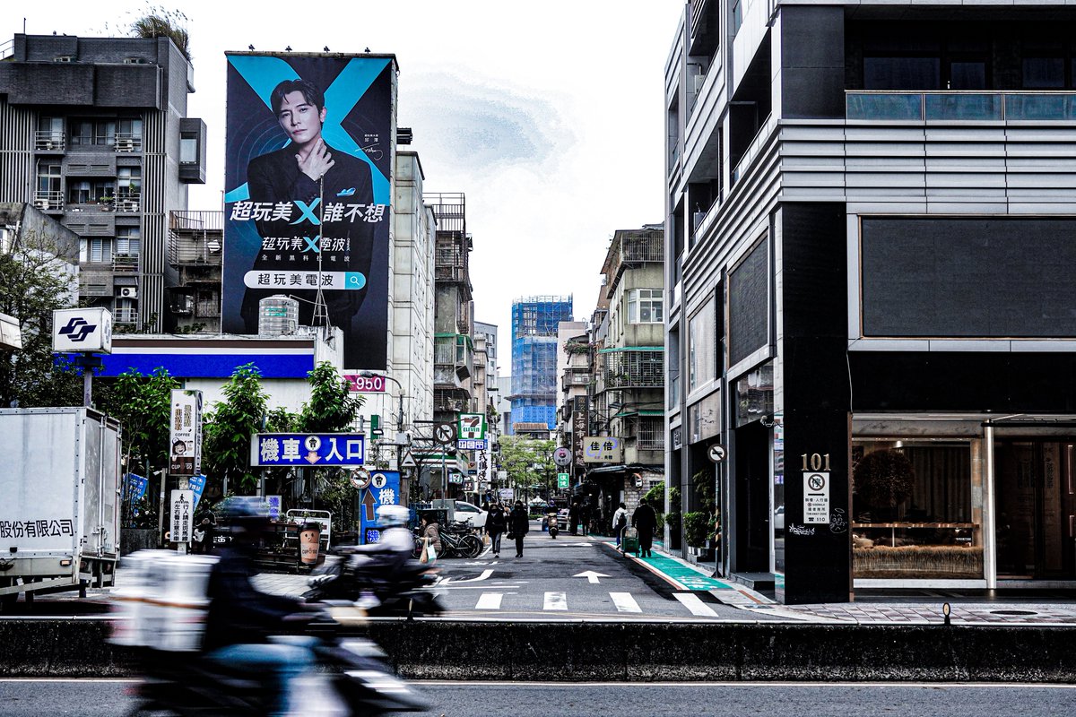 宮野真守Asia live tour Vacationing! in Taipei
初日無事終わりましたー！

めっちゃ盛り上がってて、オレもめっちゃエネルギーもらいました！！

最高だった－！
台湾大好き！

第一天平安結束！

現場真的超熱鬧，我也被大家給了滿滿的能量！！

太棒了！！
台灣我愛你！

#宮野真守