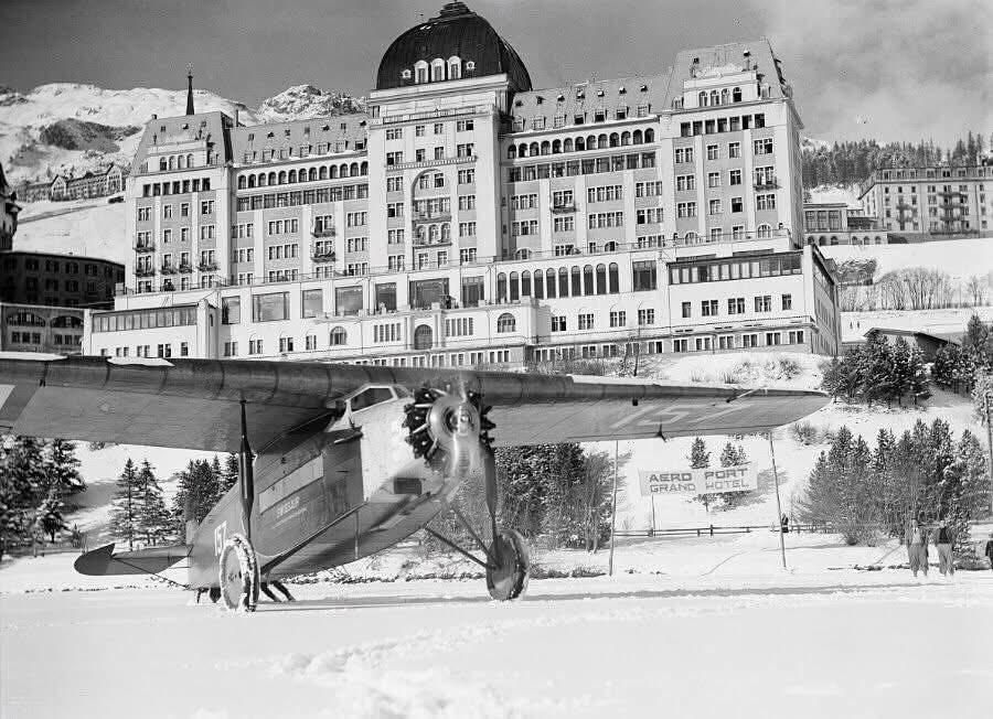 beyondcoolmag's tweet photo. #arriving in #style #luxurylifestyle #luxurytravel #30s #winterholiday #vintage #aircraft #fokker #viia #aeroport #airport #stmoritz #suisse #grandhotel #travelphotography #aviationphotography #mountainphotography #winterphotography #beyondcoolmag #motion #travel #urban #life https://t.co/TFlRXjtT7S