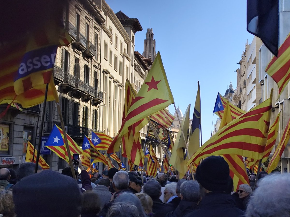Alfonsiaio's tweet photo. N'Estem Fartes #IndependenciaJa .
A la tarda tornarem a les 17h a l'estació de França amb col-lectius i plataformes per seguir cridant ben alt #EstemFartes ✊✊ https://t.co/C4r2l74HZm