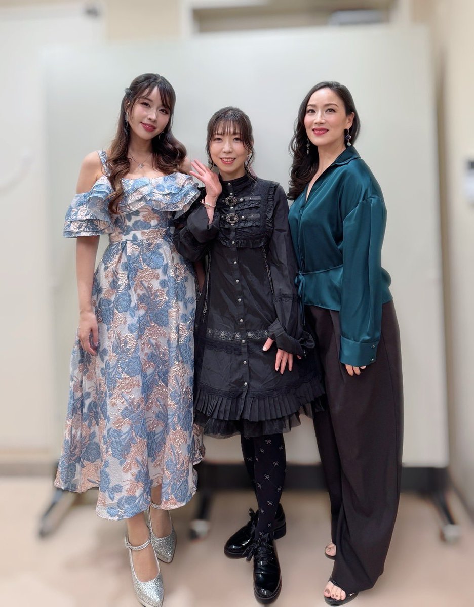 Joellevoice's tweet photo. Thank you so much JUMP OUT LIVE💜There were beautiful moments I will cherish forever✨

そして足元の悪い中足を運んでくださって本当にありがとうございました！！

志保さん🎹小百合さん🎻Ayakoさん🎻
ゆりちゃん🎤アイラちゃん🎤
共に音楽を奏でることができて幸せでした❣️

#JUMPOUTLIVE https://t.co/na3OvRxpNV