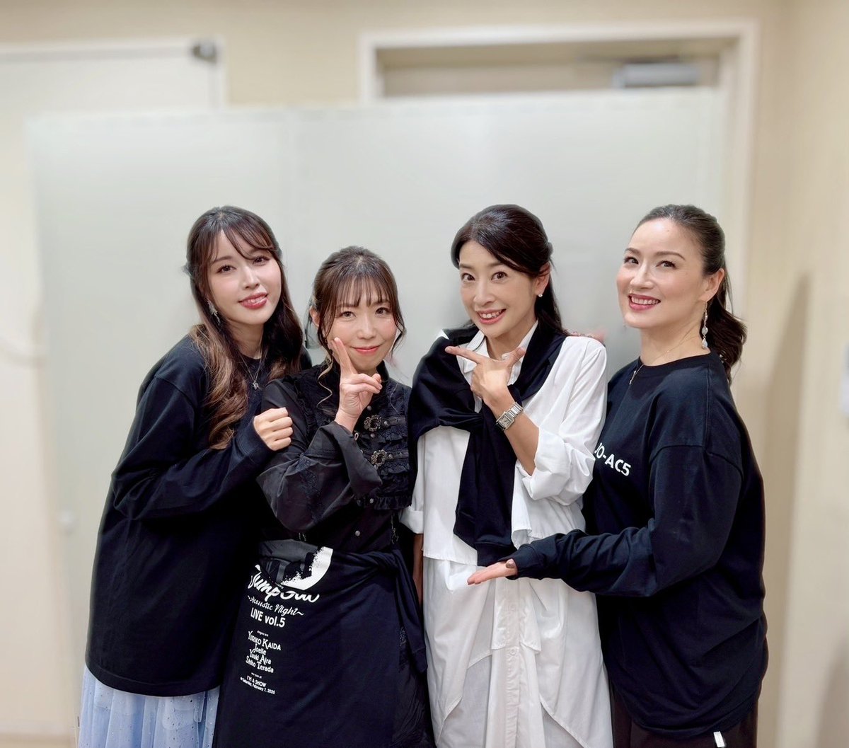 Joellevoice's tweet photo. Thank you so much JUMP OUT LIVE💜There were beautiful moments I will cherish forever✨

そして足元の悪い中足を運んでくださって本当にありがとうございました！！

志保さん🎹小百合さん🎻Ayakoさん🎻
ゆりちゃん🎤アイラちゃん🎤
共に音楽を奏でることができて幸せでした❣️

#JUMPOUTLIVE https://t.co/na3OvRxpNV