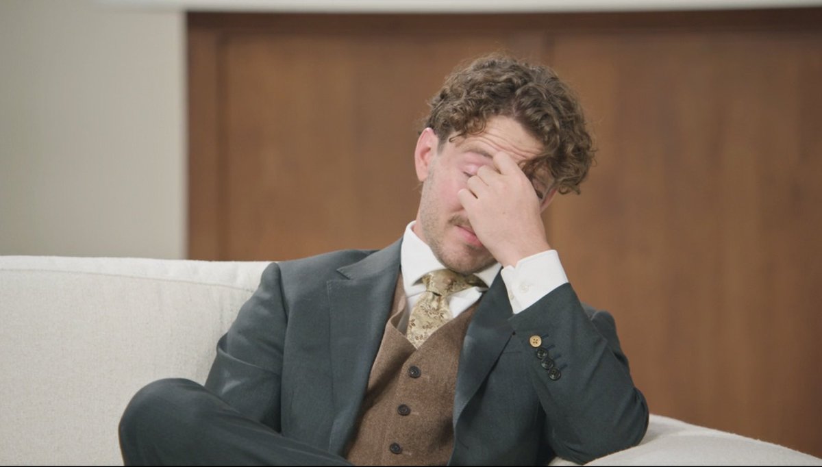 queensofbravo's tweet photo. Rob saying it’s “bad sportmanship” for Candiace to call him out at the roundtable, but it’s perfectly reasonable for him to advocate for Lisa Rinna to get banished without even trying to work Candiace literally makes no sense #TheTraitorsUS https://t.co/7J6Rag8Gyq
