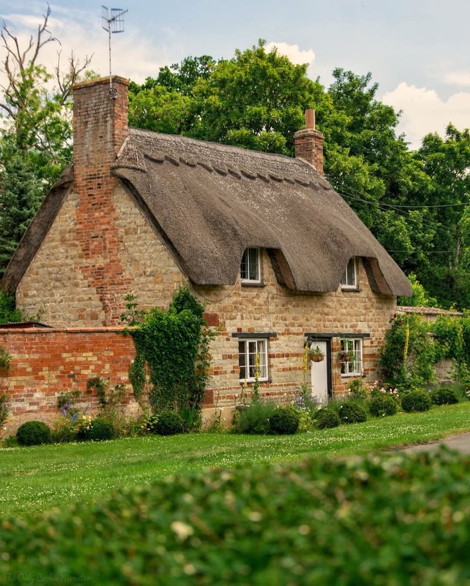naturebeauty760's tweet photo. The Cotswolds, England 🏴󠁧󠁢󠁥󠁮󠁧󠁿
📸 @the_onlycookiemonster [FB] https://t.co/5b0uVhRPNN