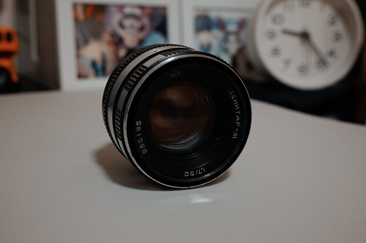 そしてオールドレンズのZENITAR-M 50mm F1.7と ストラップ買いました
