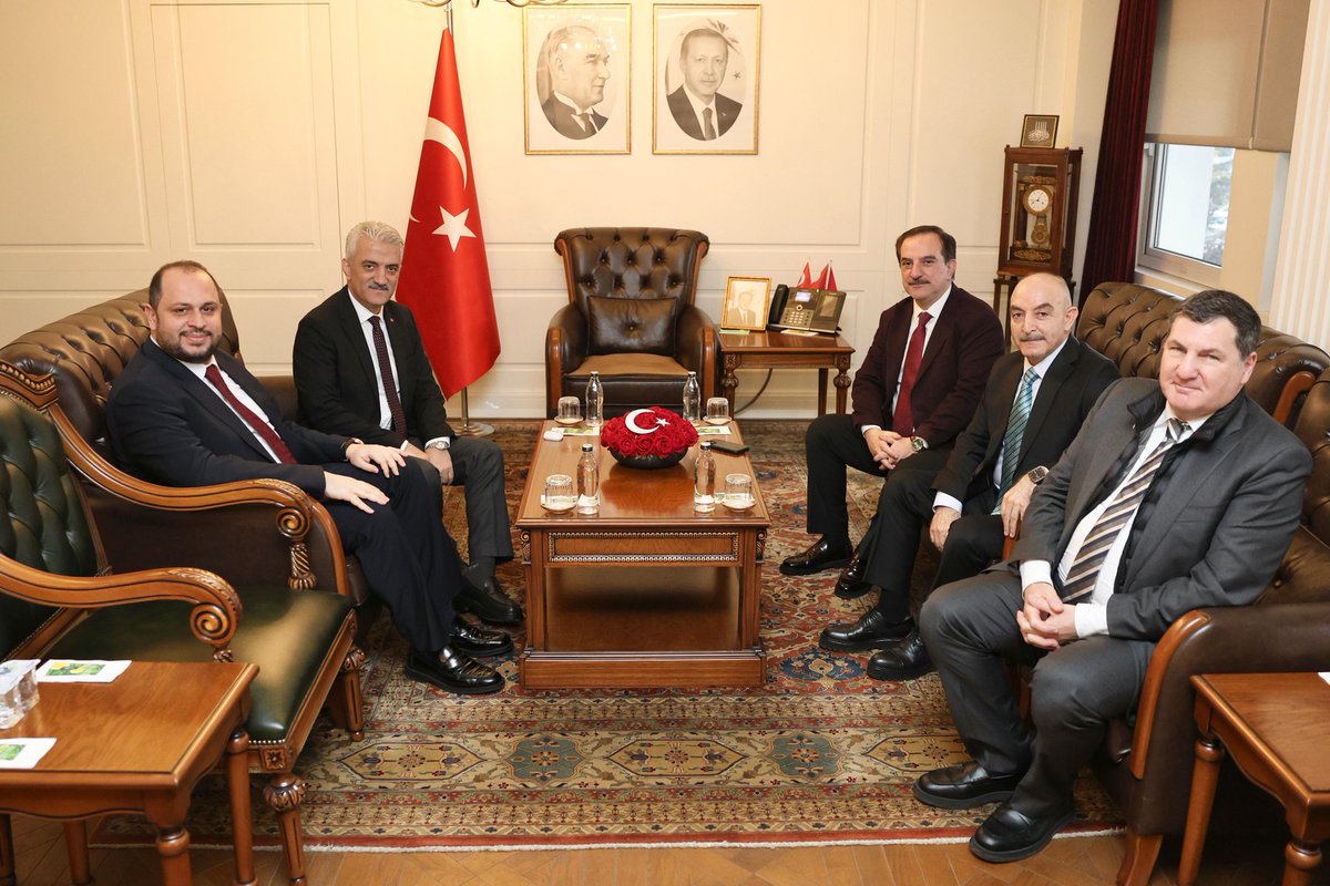 duzce_valiligi's tweet photo. Cumhurbaşkanı Başdanışmanı Sayın Ahmet Selim Köroğlu (@aselimkoroglu), Emekli Büyükelçi Sayın Kerem Alkin (@keremalkin), Cumhurbaşkanı Danışmanı, Sivil Dayanışma Platformu Başkanı Sayın Ayhan Oğan (@ayhan_ogan) ve AK Parti Genel Merkez Disiplin Kurulu Üyesi Sayın Av. Aydoğan Ahıakın (@Aydogan_Ahiakin), 
Valimiz Sayın Mehmet Makas’a (@makasmehmet34) nezaket ve hayırlı olsun ziyaretinde bulundu.

Sayın Valimiz, nazik ziyaretleri dolayısıyla misafirlerine teşekkür etti.