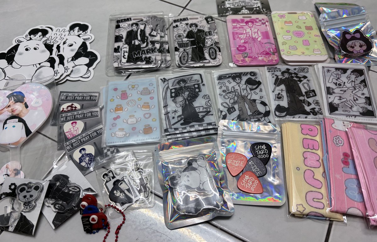 endecumentary's tweet image. giveaway #SMTOWNLIVEINBKK 

at : Rajamangala Stadium
date : 14 feb 2026
time : tba

rt &amp;amp; show this tw

เค้ามีกิ้บอะเวย์นิด ๆ หน่อย ๆ ไปแจกหน้าคอน มารับกันได้น้าคะ 🤲🏻🍀

 #SMTOWNLIVE2025_26_BANGKOK