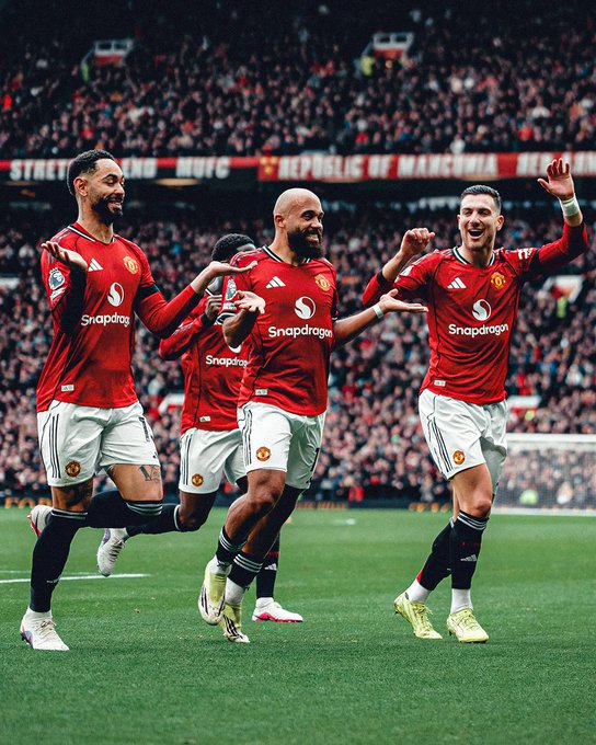 felix_asoha's tweet image. Four win in a row for Michael #Carrick. Man United is back to playing football since Ruben #Amorim was sacked. Fair play. #MUFC #TOT #MUNTOT #PL