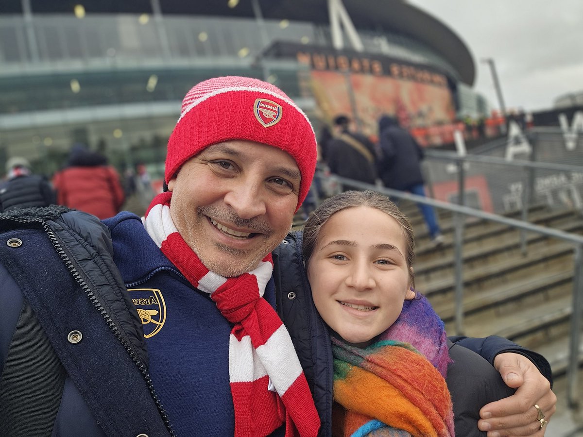 ArsenalAddict's tweet image. Bringing number three, D Day, today. She always brings good luck. Love you Darcey x❤️