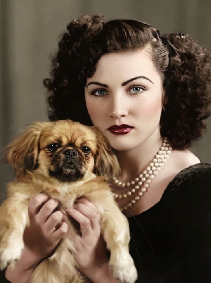 menavisualss's tweet image. Princess Fawzia of Egypt, 1940s.