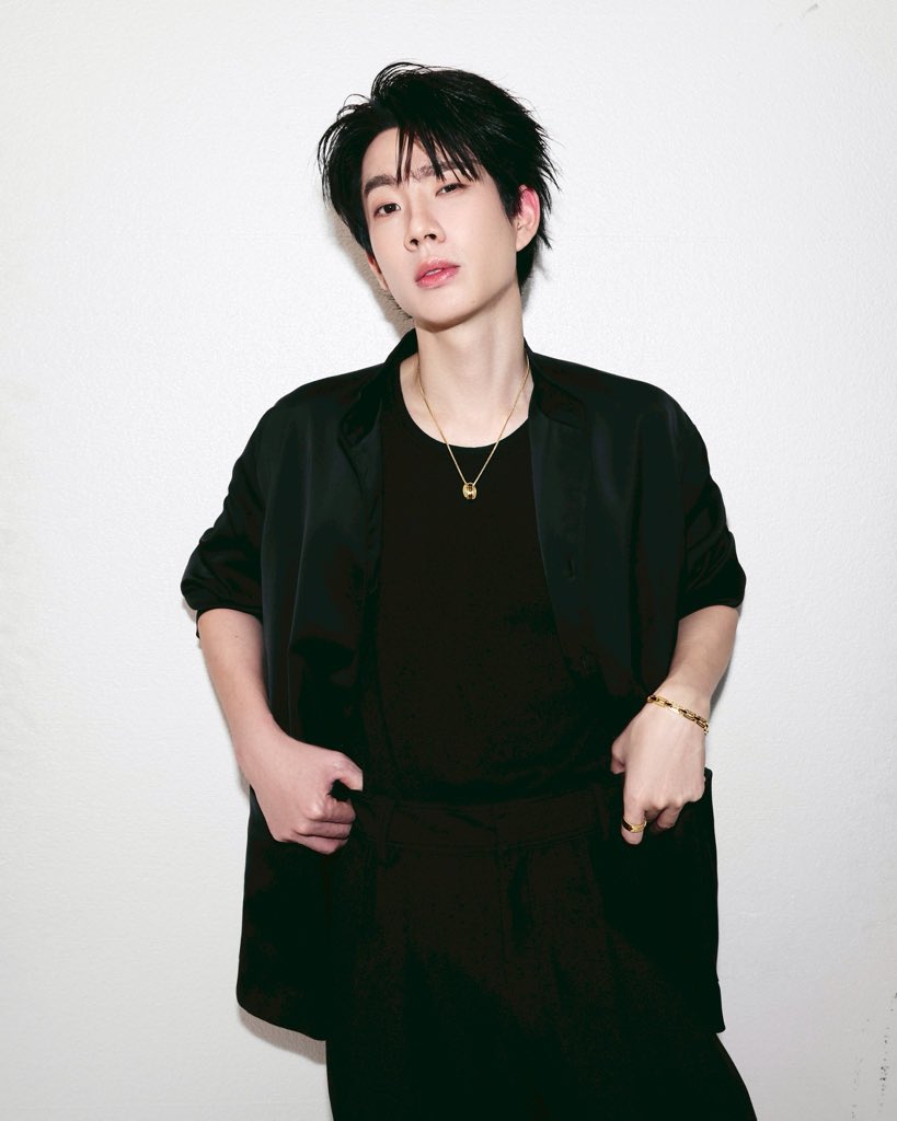 Siam_Paragon's tweet photo. ออฟ-จุมพล (@off_tumcial) ร่วมถ่ายทอดความหรูหราผ่านเครื่องประดับชั้นสูงจากจีน และฉลองการเปิดบูติคใหม่ของ Chow Tai Fook ผ่านคอลเลกชัน HUÁ 

Discover more at 1st Floor, Siam Paragon  

#ChowTaiFook #ChowTaiFookThailand #OffJumpol #ออฟจุมพล #SiamParagon https://t.co/oEFtciubPX