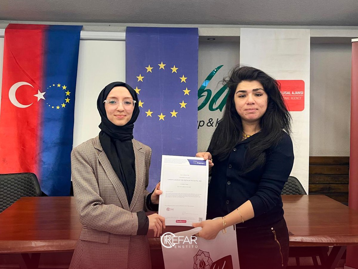 RefarEnstitu's tweet photo. Refar Enstitü ve New Horizon iş birliğiyle yürütülen, Türkiye Ulusal Ajansı tarafından desteklenen “Dijital Çağda Gençler İçin Kariyer Rehberliği” başlıklı Erasmus+ projesi, yoğun ve verimli çalışmaların ardından sona erdi.

Detaylar:
https://t.co/ni7dlKotNm 

#refarenstitu https://t.co/81XIWBRBbY
