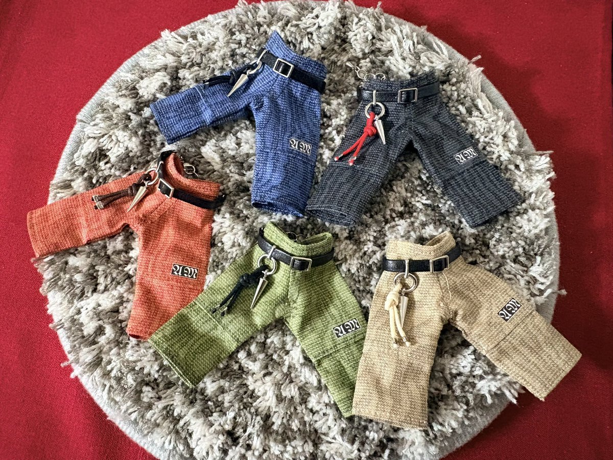 着画です❤️‍🔥 今回のAMロゴパンツは木目調のような模様がポイント