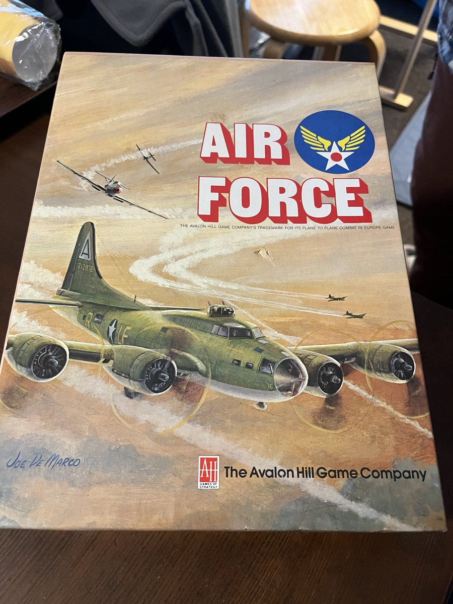 soraandyasu's tweet photo. 父親にやろう言われたボードゲーム「AIR FORCE」
説明聞いて頭パンクした https://t.co/y5pn5jNGql