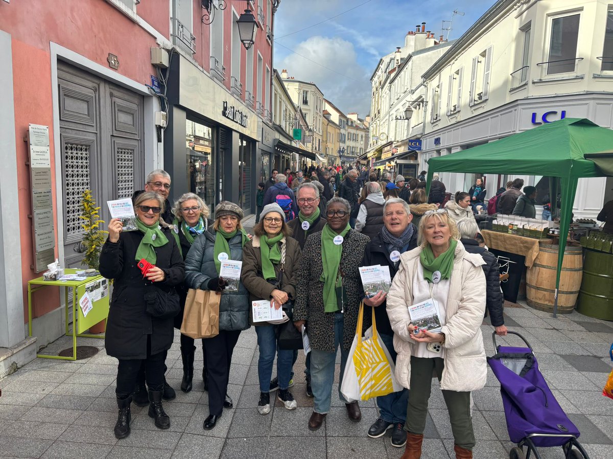 AvecPhLaurent's tweet photo. Ce matin encore, sur le terrain, à la rencontre des Scéennes et des Scéens. Continuons ensemble, dans le dialogue et la confiance. Dimanches 15 et 22 mars votez 🗳️ @laurent_sceaux et « Vivre à Sceaux » https://t.co/PrhaKtvNz3