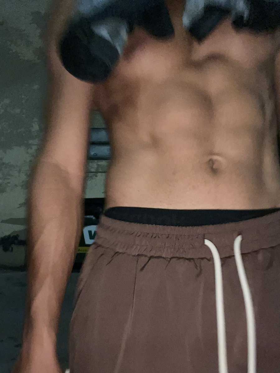ChriAthlet's tweet photo. I fuck as hard as I work out 💋 https://t.co/G228MQSg2J