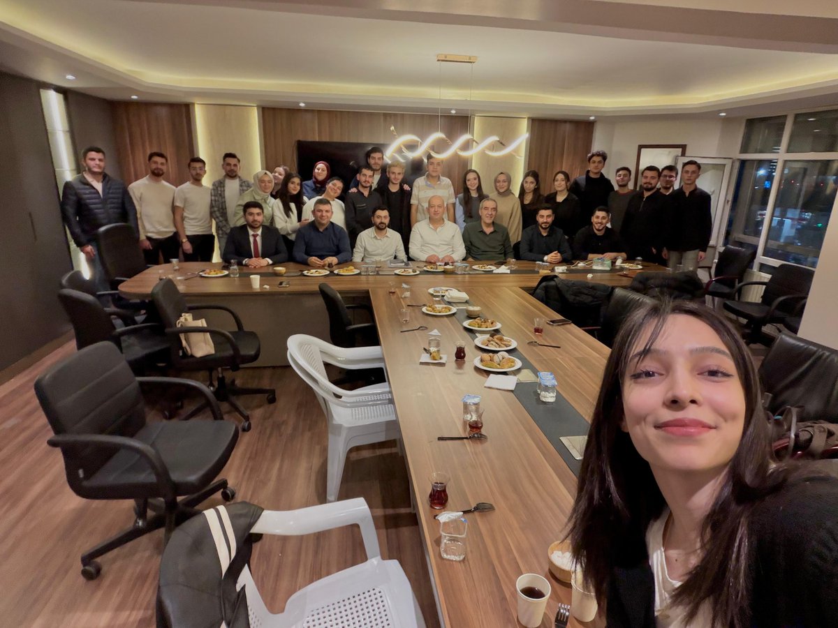 sebingenclikk's tweet photo. Değerli Şebingençlik Ailesi,
Bu akşam gençlik kolları yönetim kurulu olarak toplantı gerçekleştirdik. Toplantımızı güzelleştiren Hasan, Mehmet, Serkan Başkanlarımıza çok teşekkür ederiz. 
#Şebingençlik 
#Şebinkarahisar https://t.co/vzrSM9ILcc