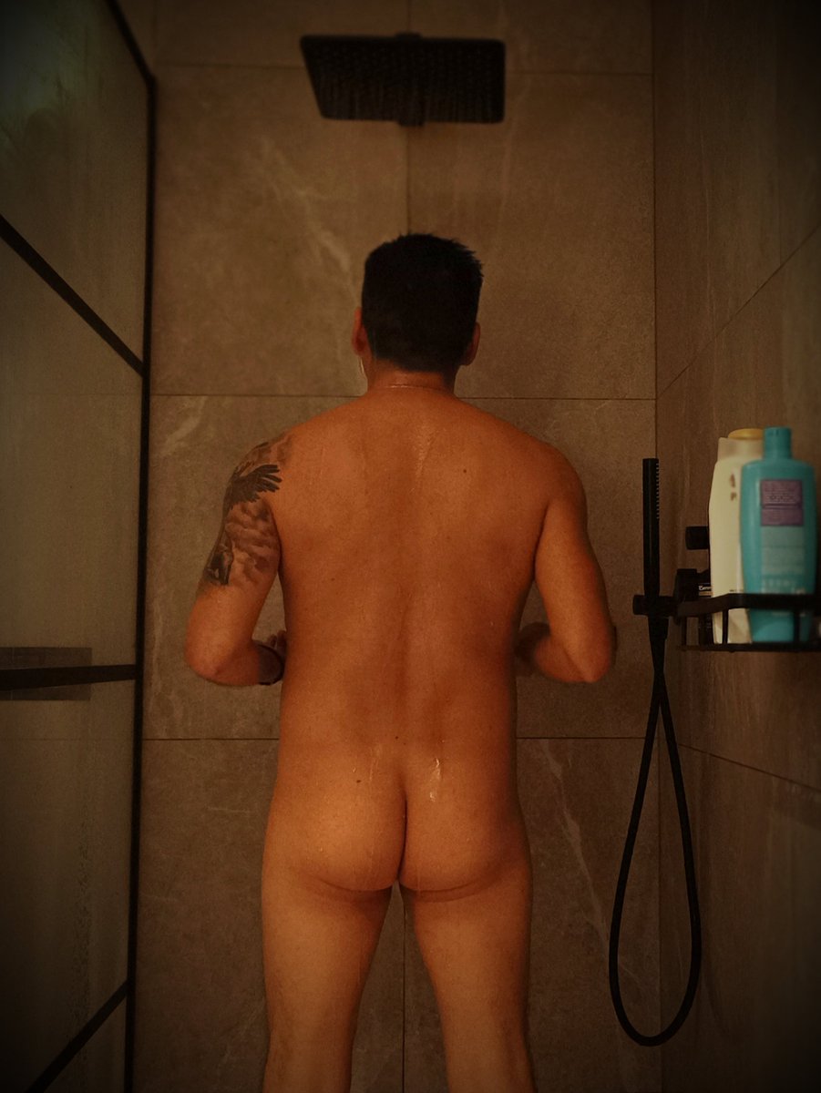 Hoy es de estar relajado y nada mejor que una ducha de agua tibia ☺️🥰