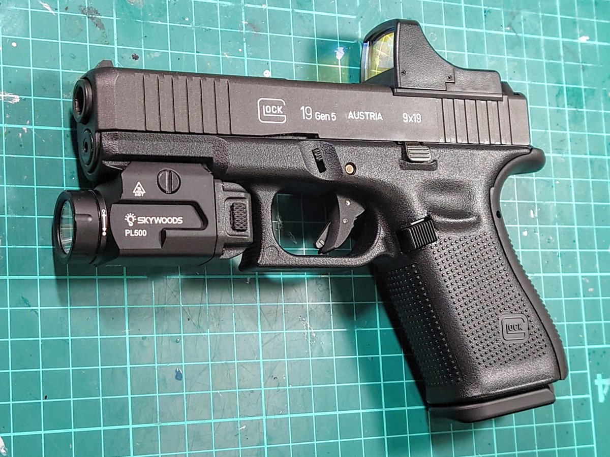 最近、エアハンドガンに ハマってまして(^_^;) オーストリアの名拳銃