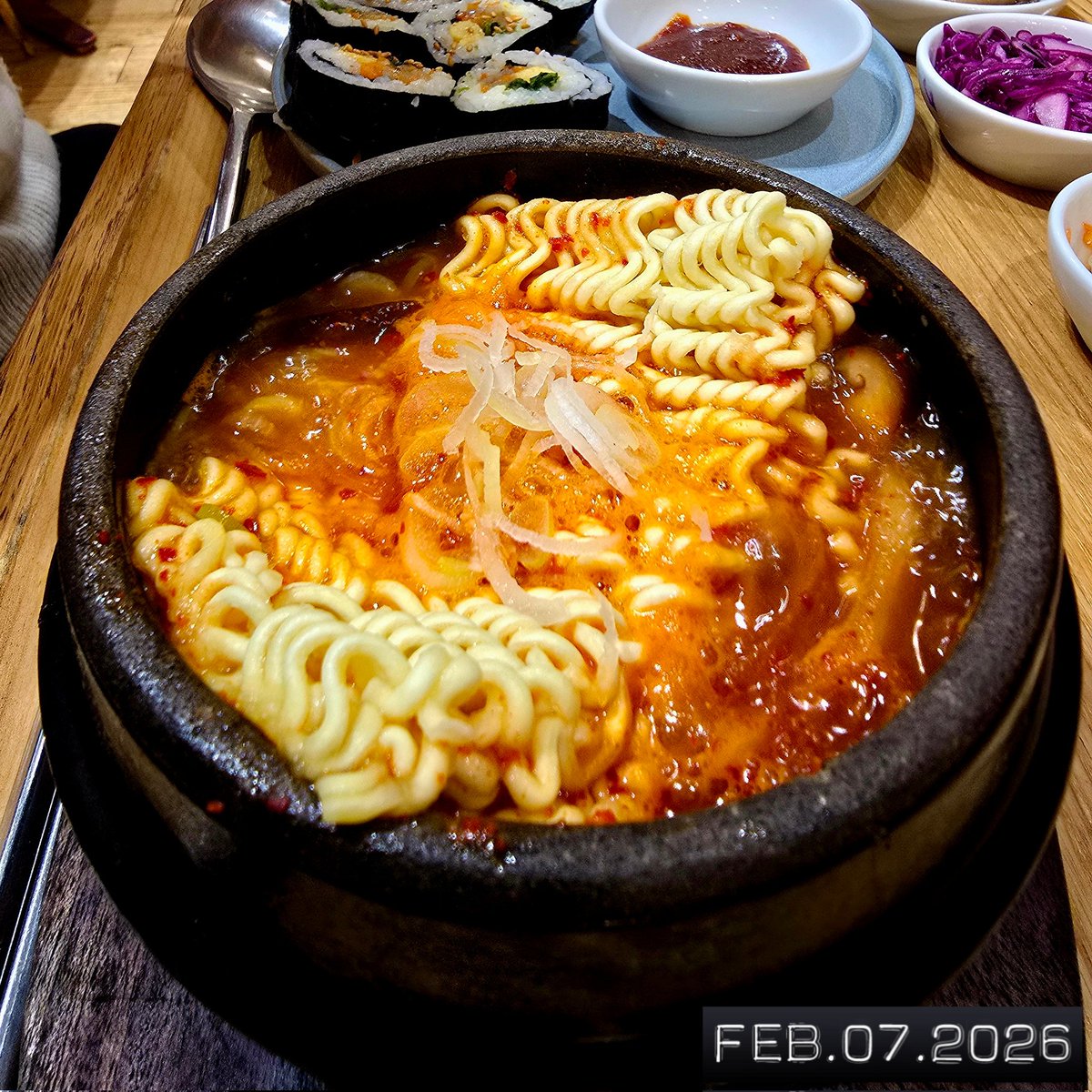 這冷冷的下雪天，吃個豆腐鍋是最適合不過的了！
#midnightgourmets
#my365