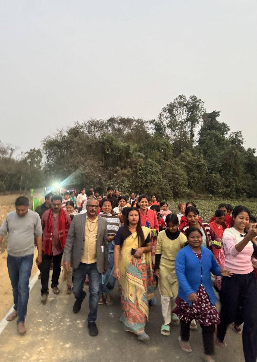 Mrinal_MLA's tweet image. #8pm : #Works #Development 
   Inaugurated the newly completed PHG road -Teliasunari connecting road and Mukti Mahila Samiti Bhawan this evening.
  আজি সন্ধ্যা খুমটাই সমষ্টিৰ পণ্ডিত হেমচন্দ্ৰ গোস্বামী পথৰ পৰা হালোৱা হাবিয়াল সংযোগী নৱনিৰ্মিত পথছোৱাৰ শুভ উদ্বোধন কৰোঁ। ইয়াৰ পাছতে