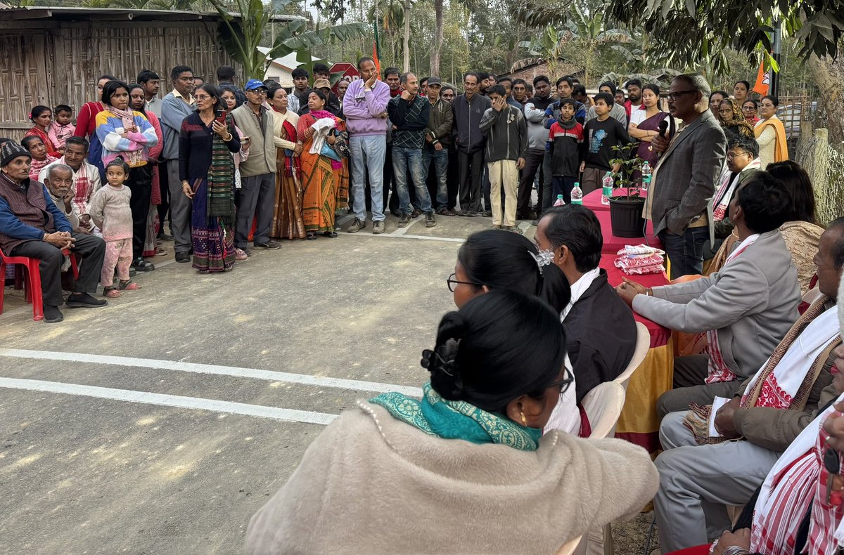 Mrinal_MLA's tweet image. #8pm : #Works #Development 
   Inaugurated the newly completed PHG road -Teliasunari connecting road and Mukti Mahila Samiti Bhawan this evening.
  আজি সন্ধ্যা খুমটাই সমষ্টিৰ পণ্ডিত হেমচন্দ্ৰ গোস্বামী পথৰ পৰা হালোৱা হাবিয়াল সংযোগী নৱনিৰ্মিত পথছোৱাৰ শুভ উদ্বোধন কৰোঁ। ইয়াৰ পাছতে
