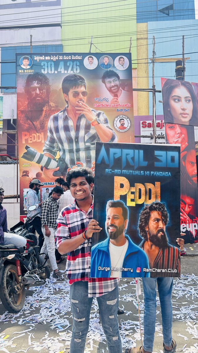 rohit45holicc's tweet photo. Mutual pic at Sailaja Theatre, Vijayawada 📍🔥

#RamCharan #RohitSharma #Orange4K #PeddiOnApril30 #PeddiMovie https://t.co/m0F5zfwbWO