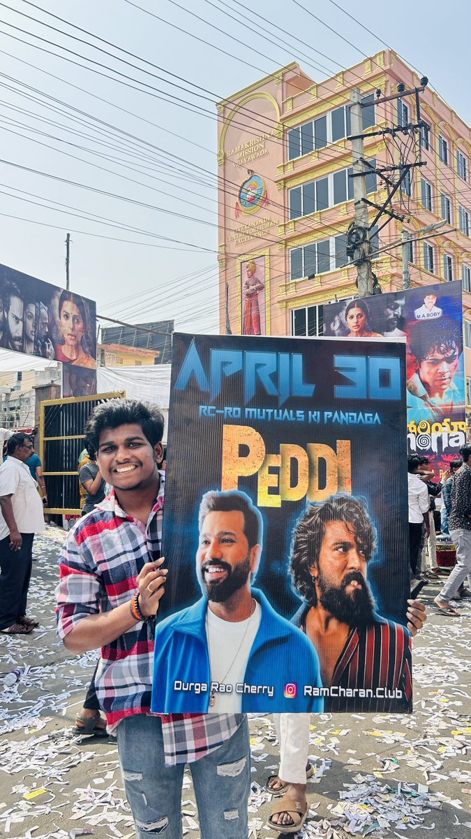 rohit45holicc's tweet photo. Mutual pic at Sailaja Theatre, Vijayawada 📍🔥

#RamCharan #RohitSharma #Orange4K #PeddiOnApril30 #PeddiMovie https://t.co/m0F5zfwbWO