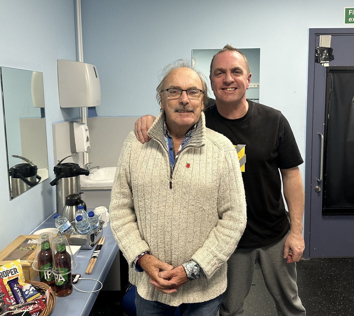 davesweetmore's tweet photo. Brilliant night at The @edgeartscentre #MuchWenlock #Shropshire on โAn Evening With John Coghlanโ โ๏ธ #johncoghlan #statusquo #franticfour https://t.co/ZgI7N3nsVk