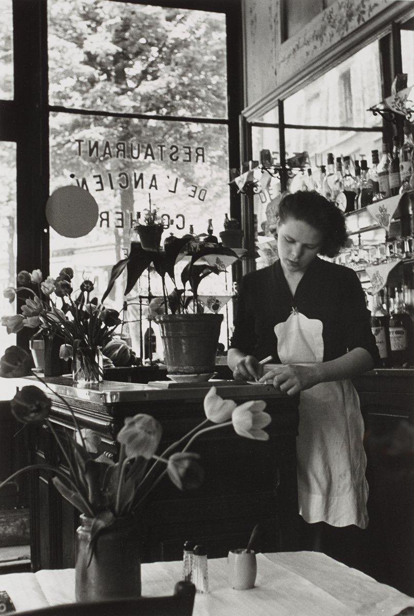 Fanrizio21's tweet photo. the restaurant with flowers
Paris  1952

Edouard Boubat https://t.co/iGSNaYkh0T