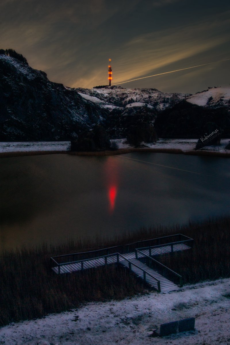 rubmonas's tweet photo. Enero 2023
La nieve llegó y a #LaArboleda subir, tocó
Obviamente, ya de noche, pero cuando algo se espera con ganas, se disfruta igual y entre bolazo y bolazo... alguna foto surgió.
Especialmente bello el cielo.

Espero que guste

@trapagarango
#trapagaran @MutuaTrapagaran https://t.co/yyetVE8mMh