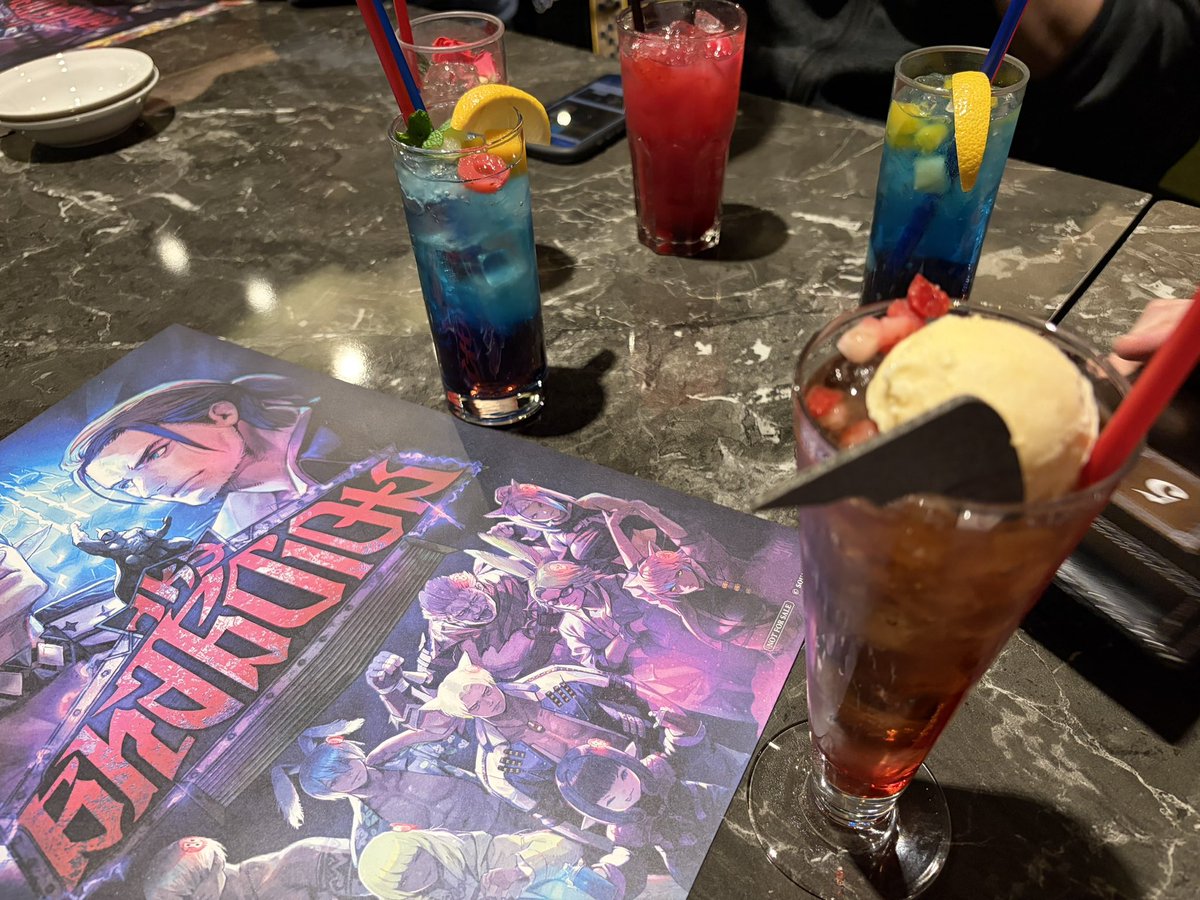 Kusagame_14's tweet photo. カレンちゃんとその他愉快な仲間たちでエオカフェー　めっちゃヴァンプファタール美味しい https://t.co/4a1ZybhKtj