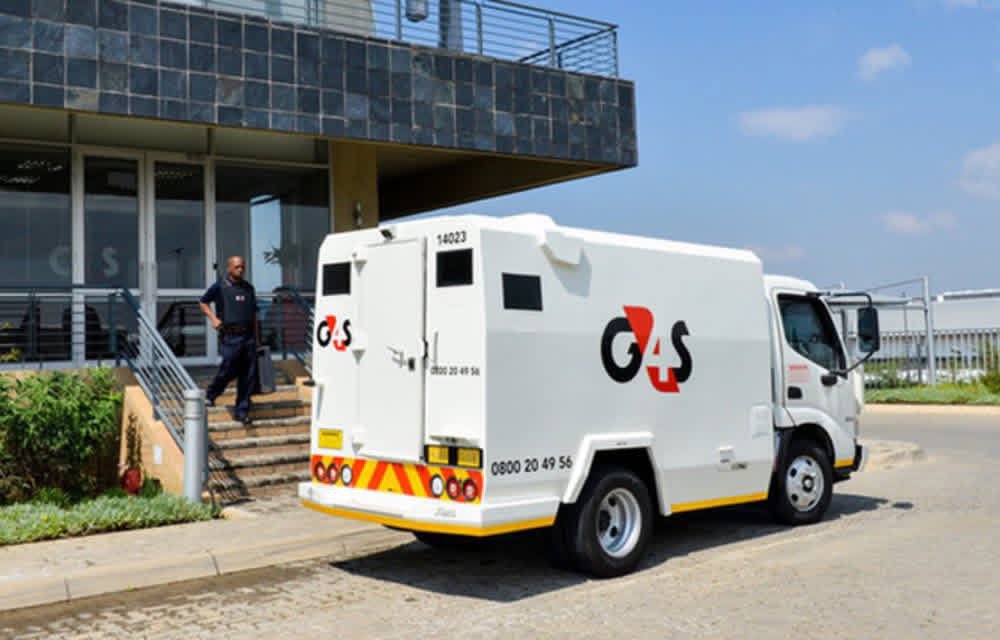 Man’s NOT Barry Roux tweet media