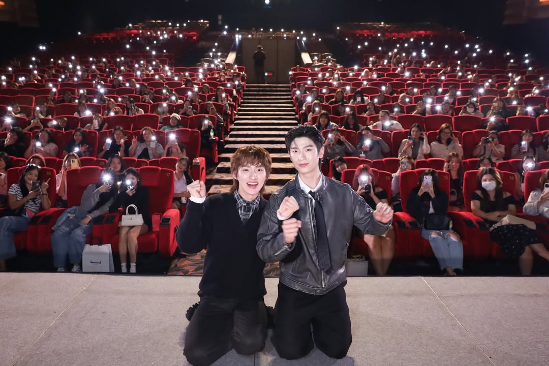ForThomaskongTH's tweet photo. 📸 IG Update (07.02.26)
: thomaschungmanirat
รีบไปดูกัน กับหนังฮอลลีวูดที่กระแสแรงที่สุดตอนนี้ ถ่ายทำในไทยด้วย #รีบดูก่อนโดนสปอยล์ กับภาพยนตร์สำหรับคนที่มีเจ้านายเฮงซวย Send Help #โปรดส่งใครมาช่วยฉันที วันนี้ในโรงภาพยนตร์ #SendHelpTH @.20thcenturystudiosth @MajorGroup
ꔛ https://t.co/Vg5g7gMBGG
#tthomastc #kongjiro
#โทมัสก้อง ; #thomaskong